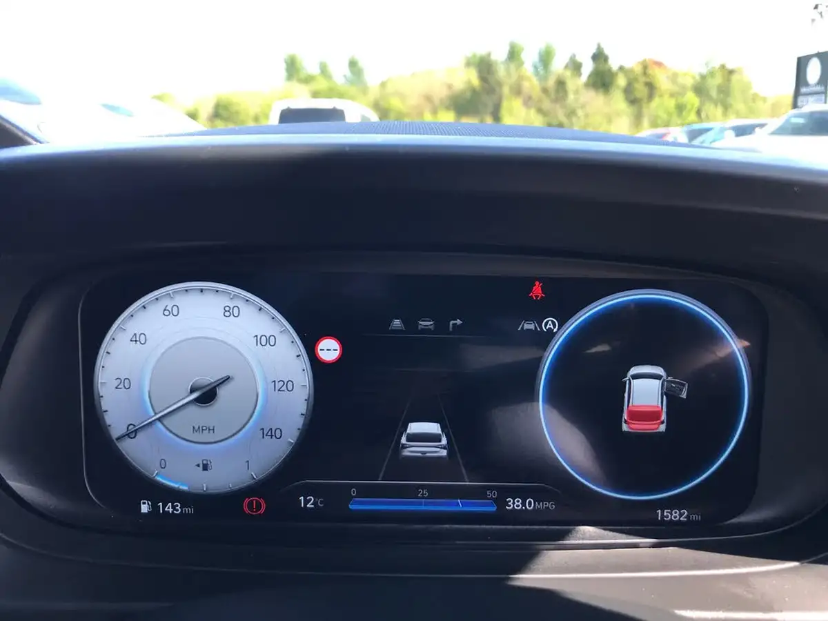 2025-hyundai-i20-10-t-gdi-premium-big-27
