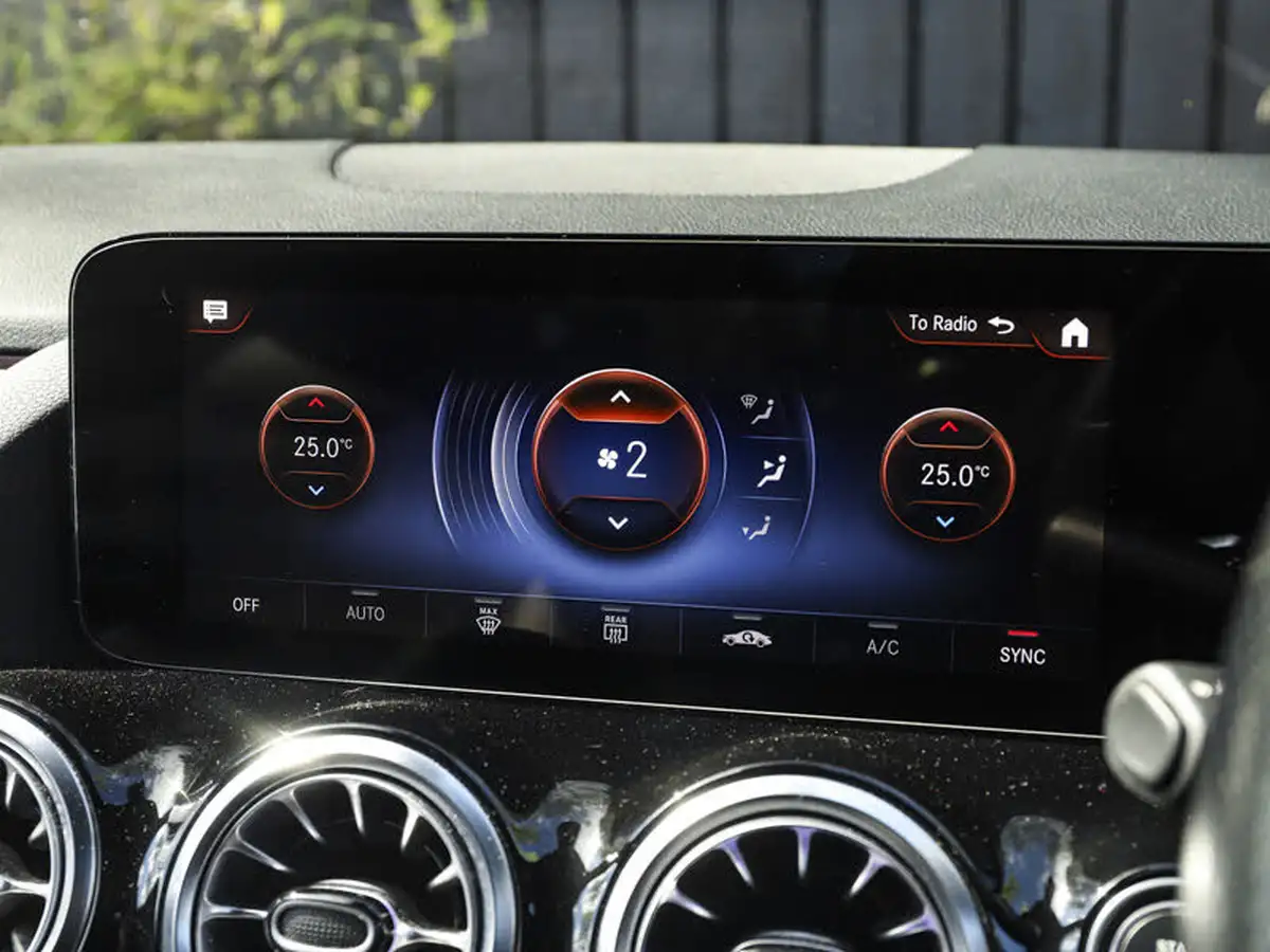 2022-mercedes-benz-gla-class-13-gla-200-amg-line-premium-big-12