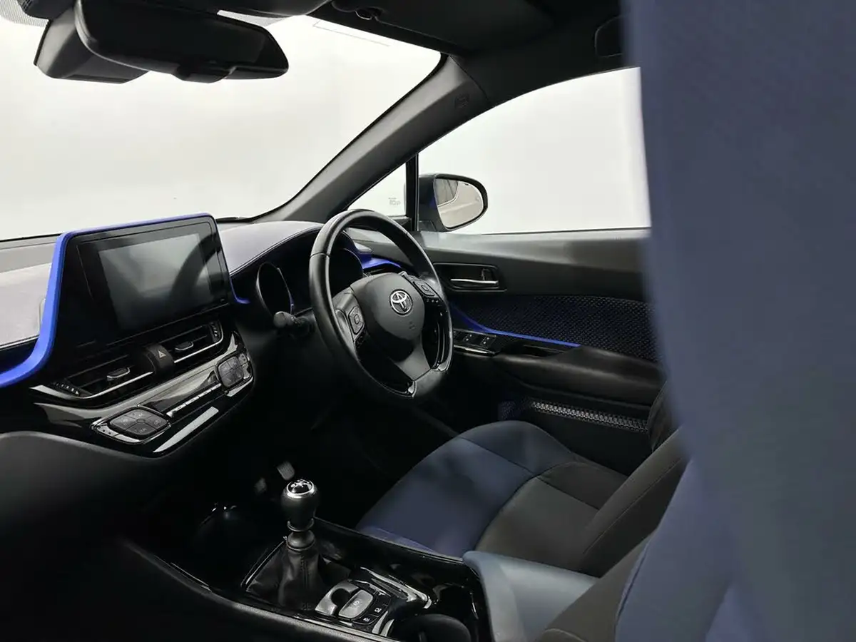 2018-toyota-c-hr-12-dynamic-big-26