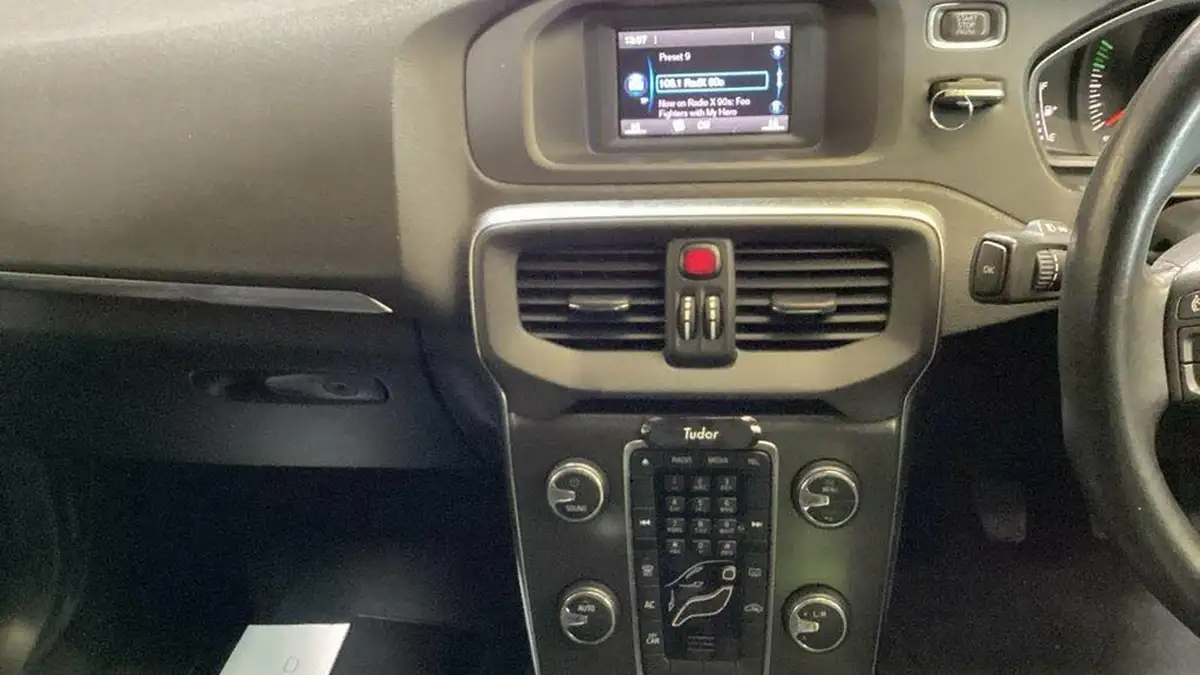 2014-volvo-v40-16td-d2-se-big-7