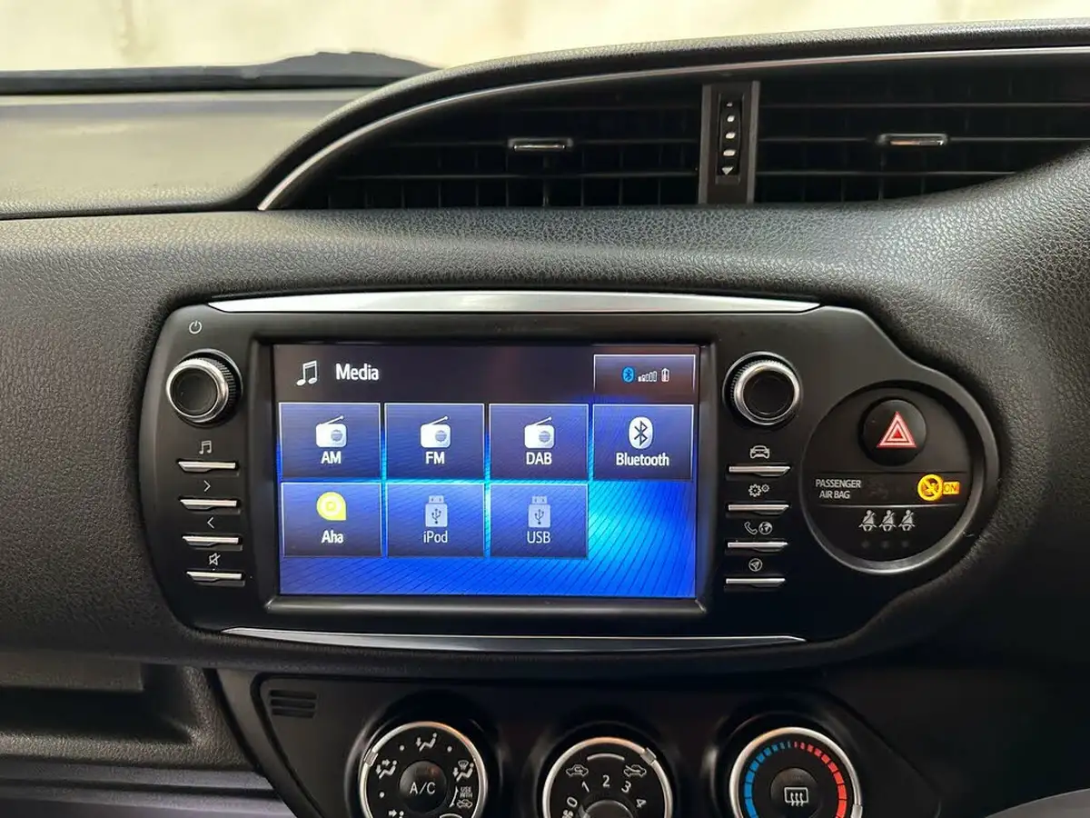 2019-toyota-yaris-15-vvt-i-y20-111bhp-1496cc-big-8