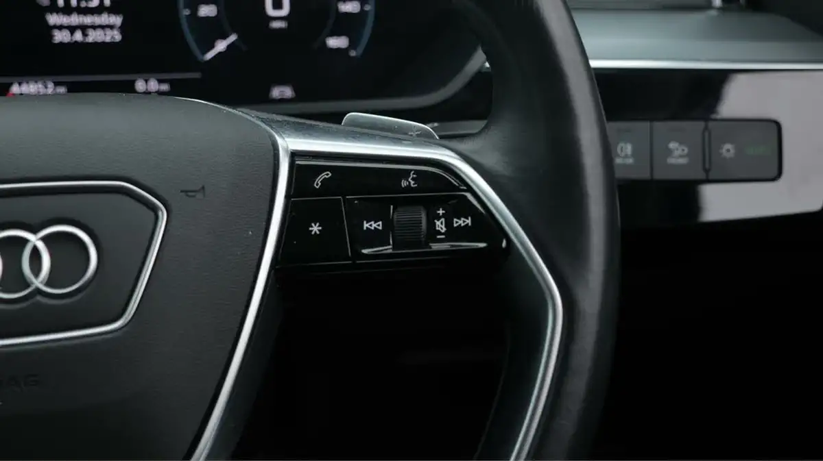 2022-audi-e-tron-55e-technik-station-wagon-big-23