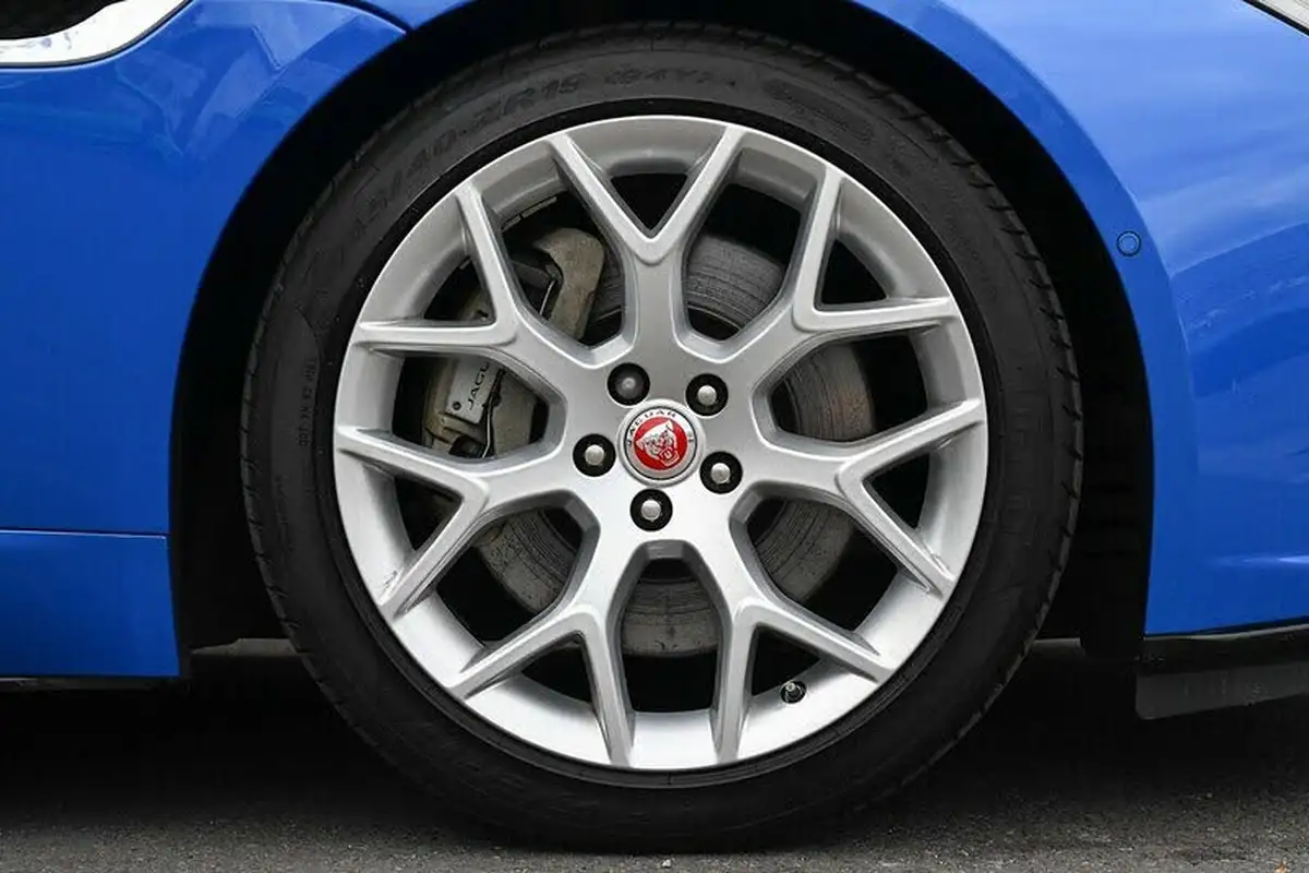 2017-jaguar-f-type-20-i4-r-dynamic-coupe-big-13