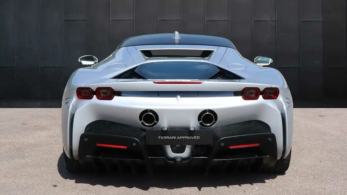2021-ferrari-sf90-stradale-big-5