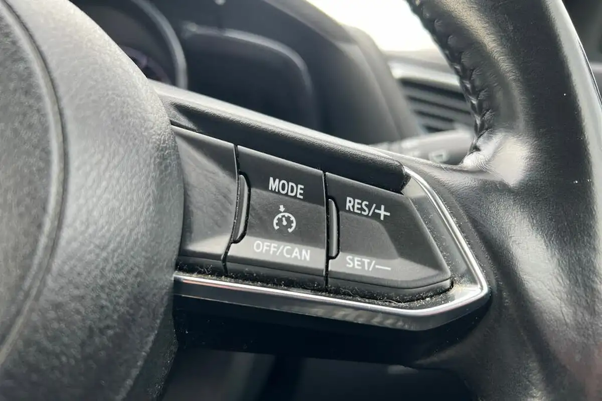 2017-mazda-mazda3-20-sport-nav-120ps-hatchback-5d-big-21
