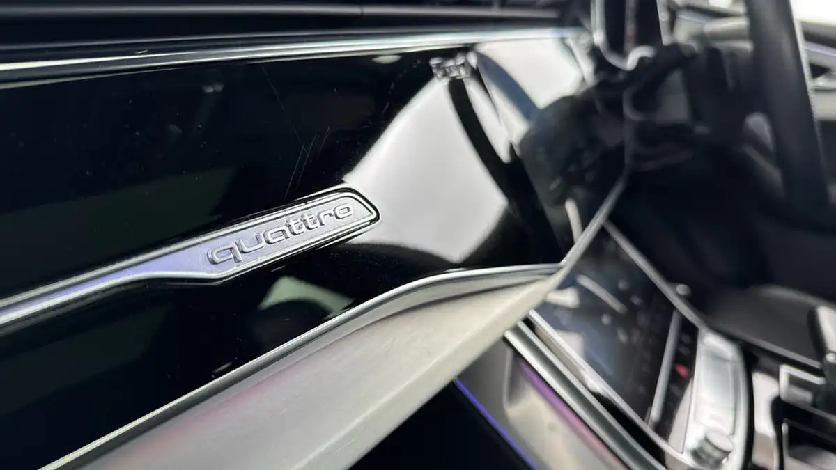 2020-audi-q8-30-55-tfsi-s-line-big-32