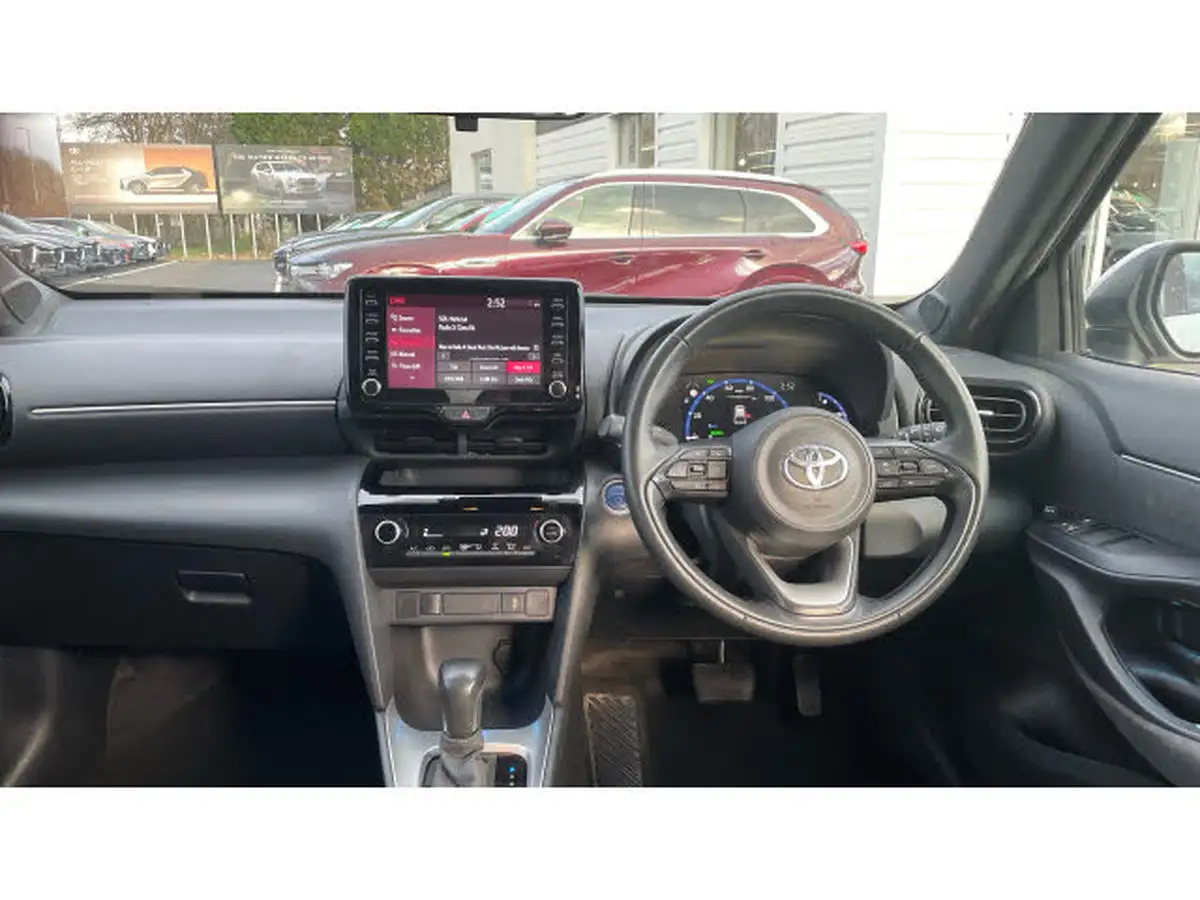 2022-toyota-yaris-15-vvt-i-design-panoramic-roof-big-4