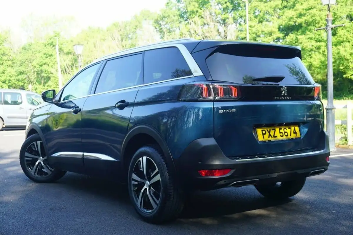 2021-peugeot-5008-suv-12-puretech-gt-big-1