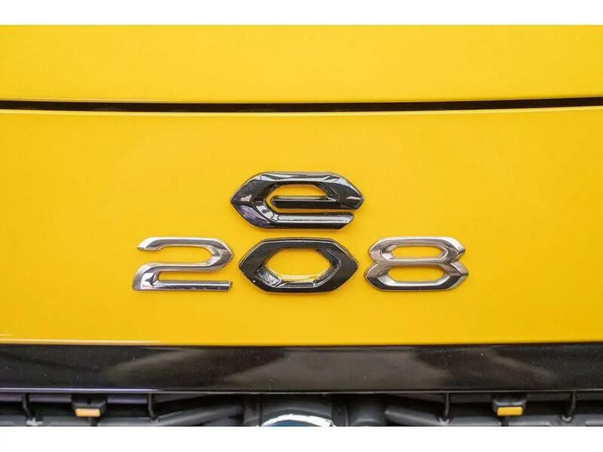 2021-peugeot-208-e-gt-50kwh-big-15