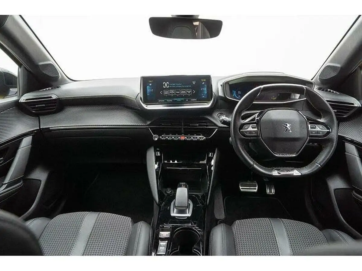 2021-peugeot-208-e-gt-50kwh-big-43