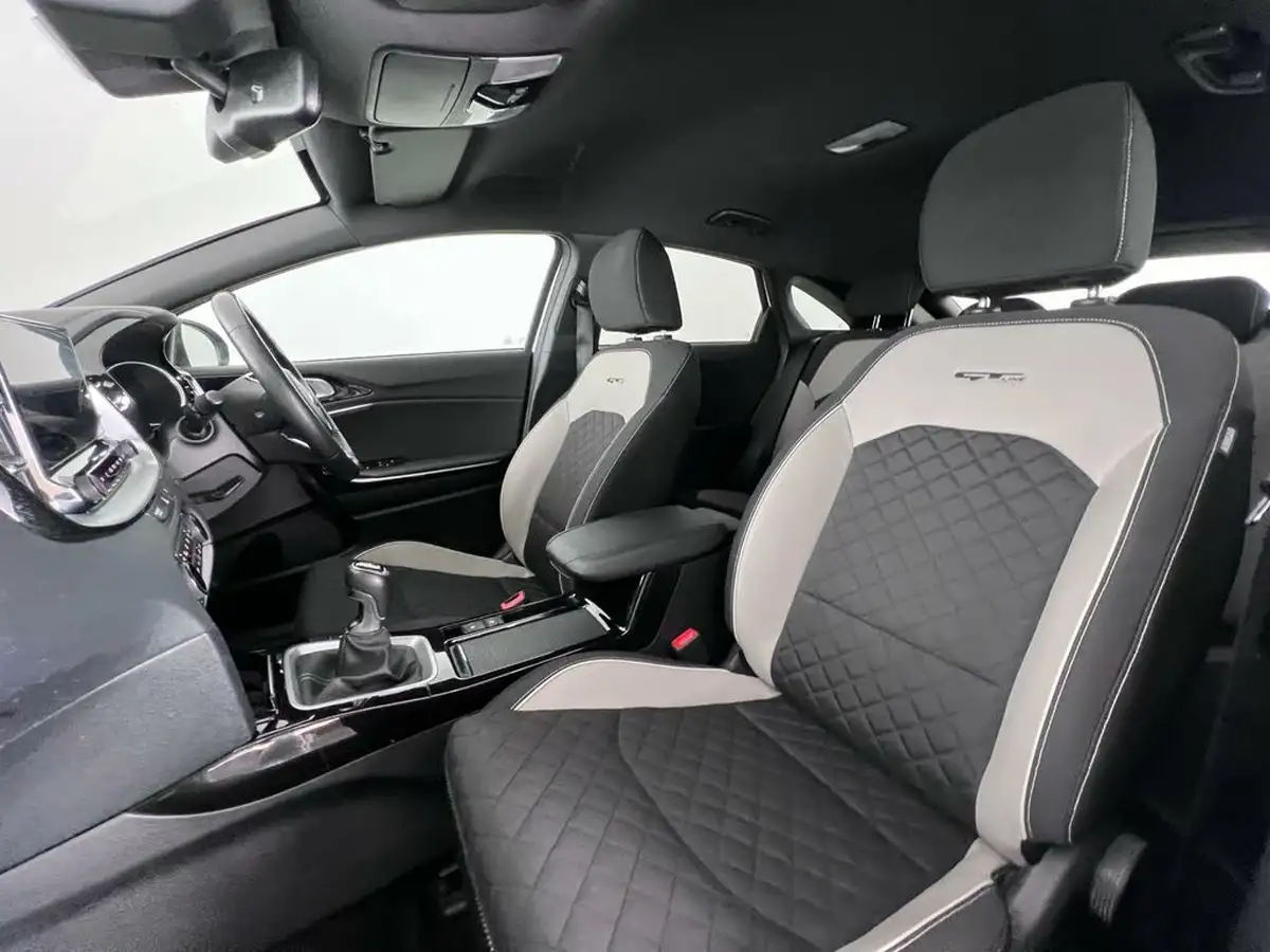 2021-kia-pro-ceed-15-t-gdi-gt-line-big-11