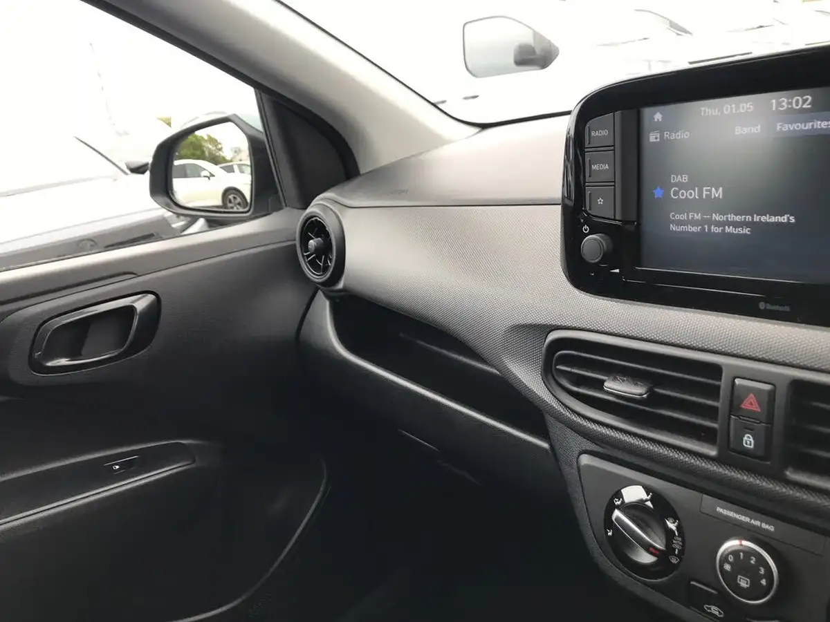 2022-hyundai-i10-12-se-connect-auto-big-20