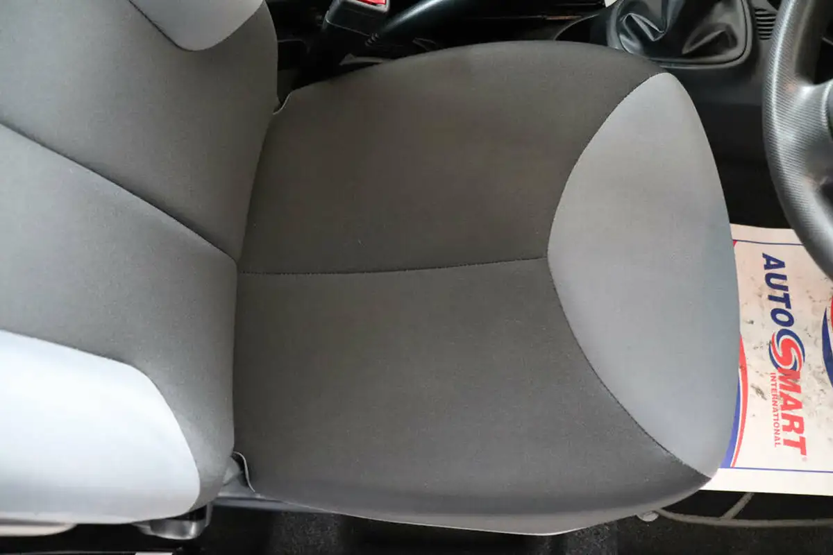 2013-peugeot-107-10-access-big-19