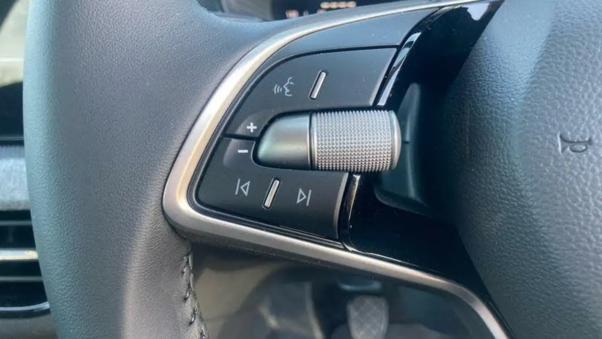 2025-skoda-scala-10-tsi-se-116ps-big-25