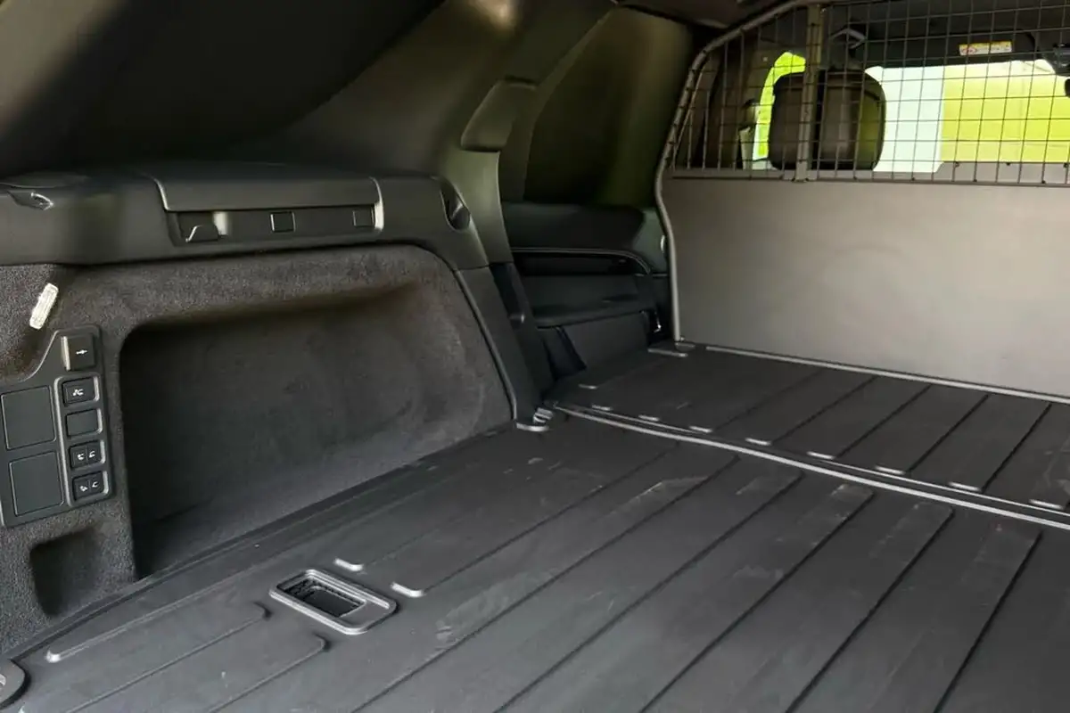 2025-land-rover-discovery-30-d350-commercial-se-big-34