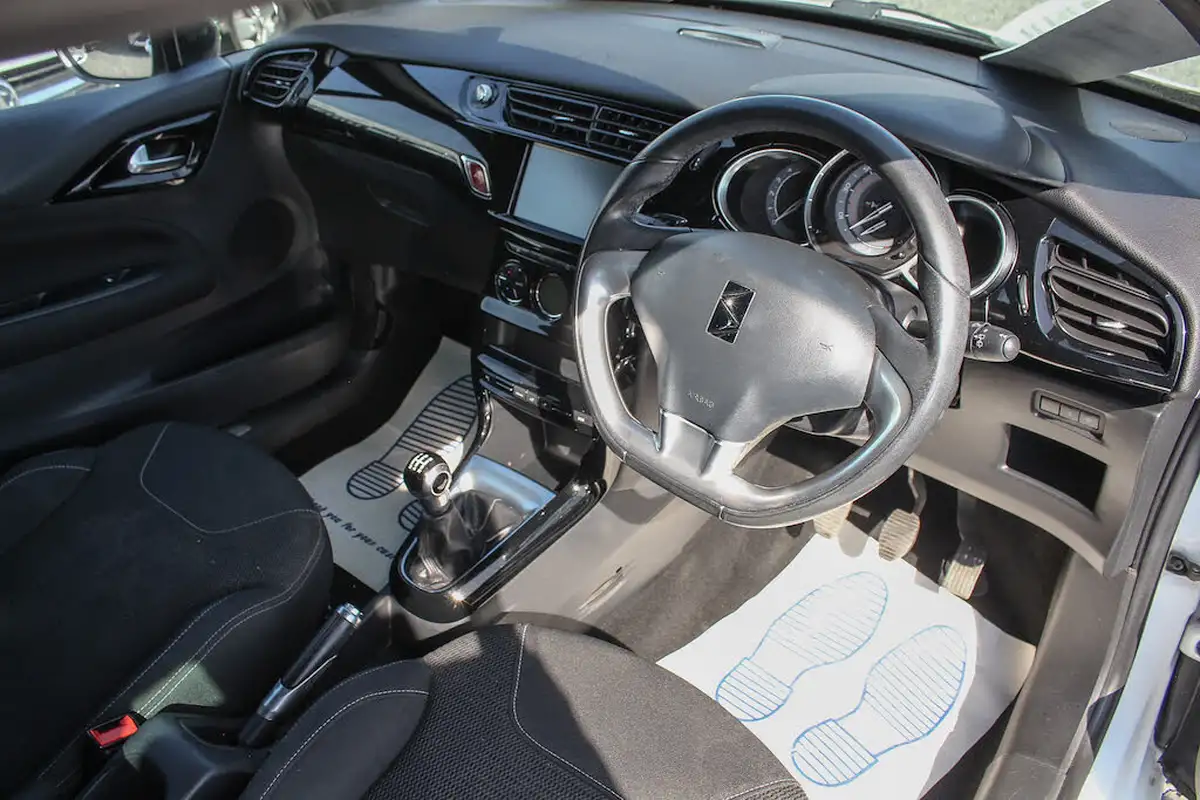 2015-ds-ds-3-16bluehdi-dstyle-nav-big-15