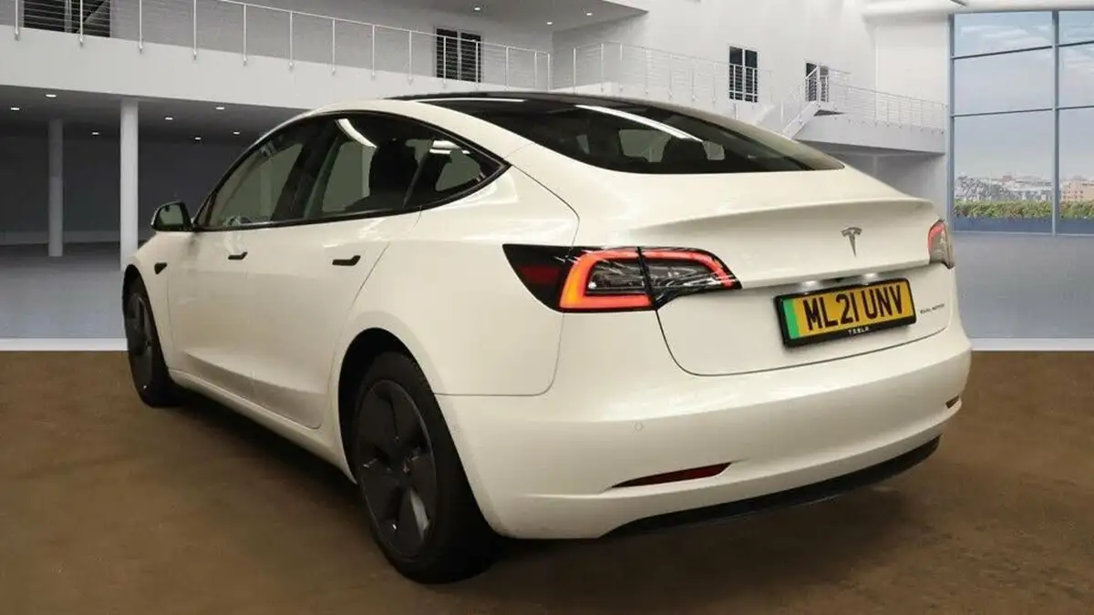 2021-tesla-model-3-e-long-range-4x4-big-1