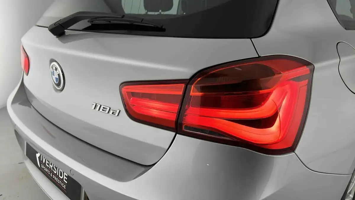 2017-bmw-1-series-20td-118d-se-3d-big-10