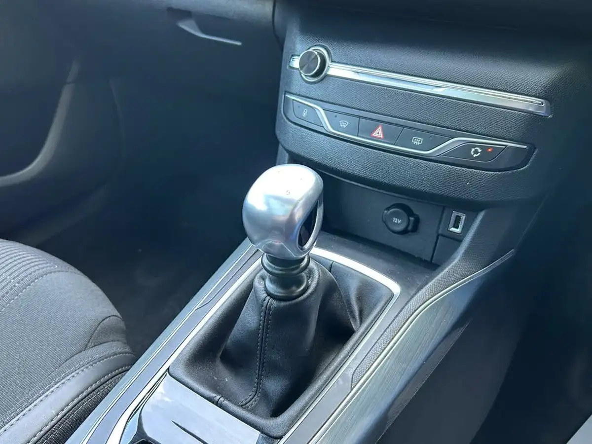 2017-peugeot-308-sw-12-puretech-allure-130bhp-big-32