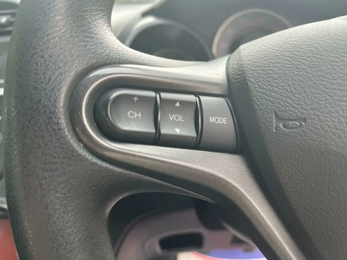 2012-honda-jazz-14-es-big-28