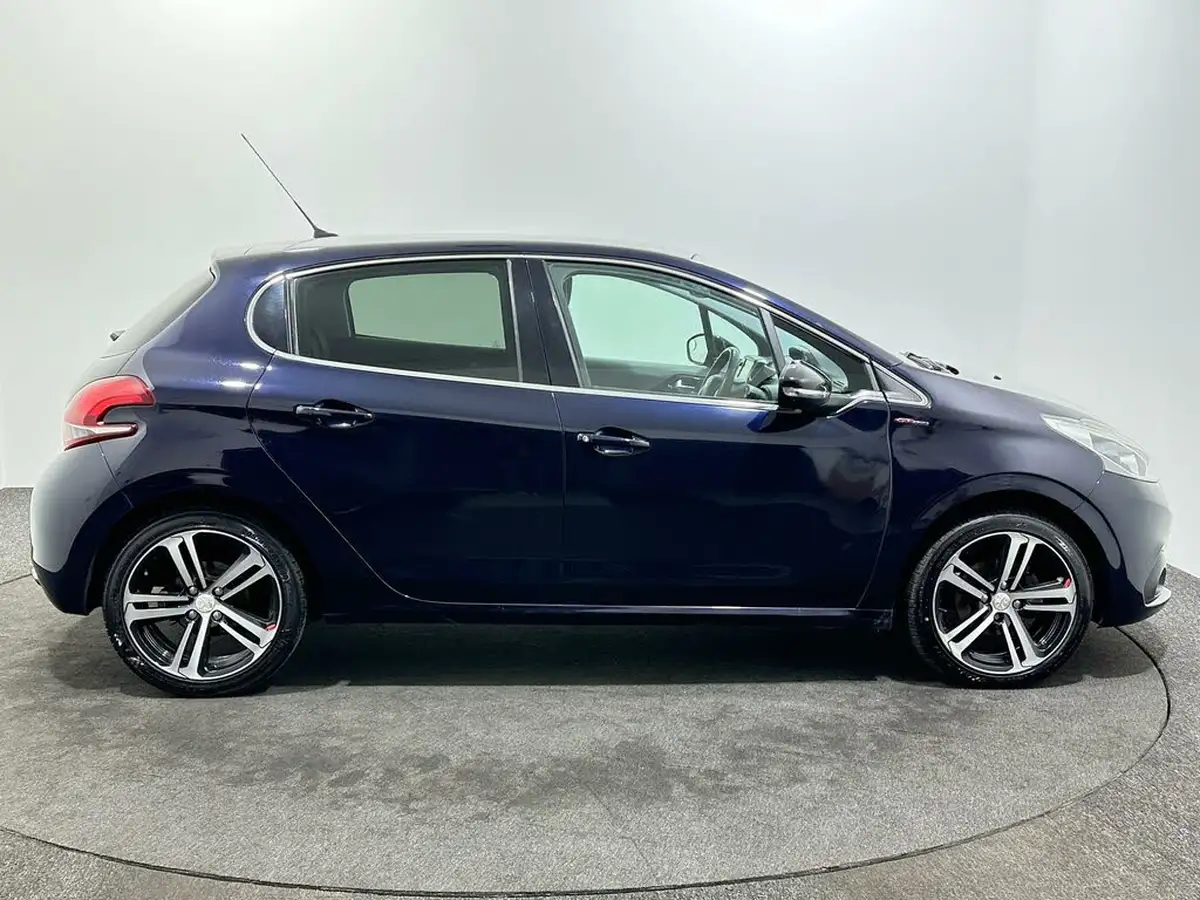 2016-peugeot-208-12-puretech-gt-line-5d-big-7
