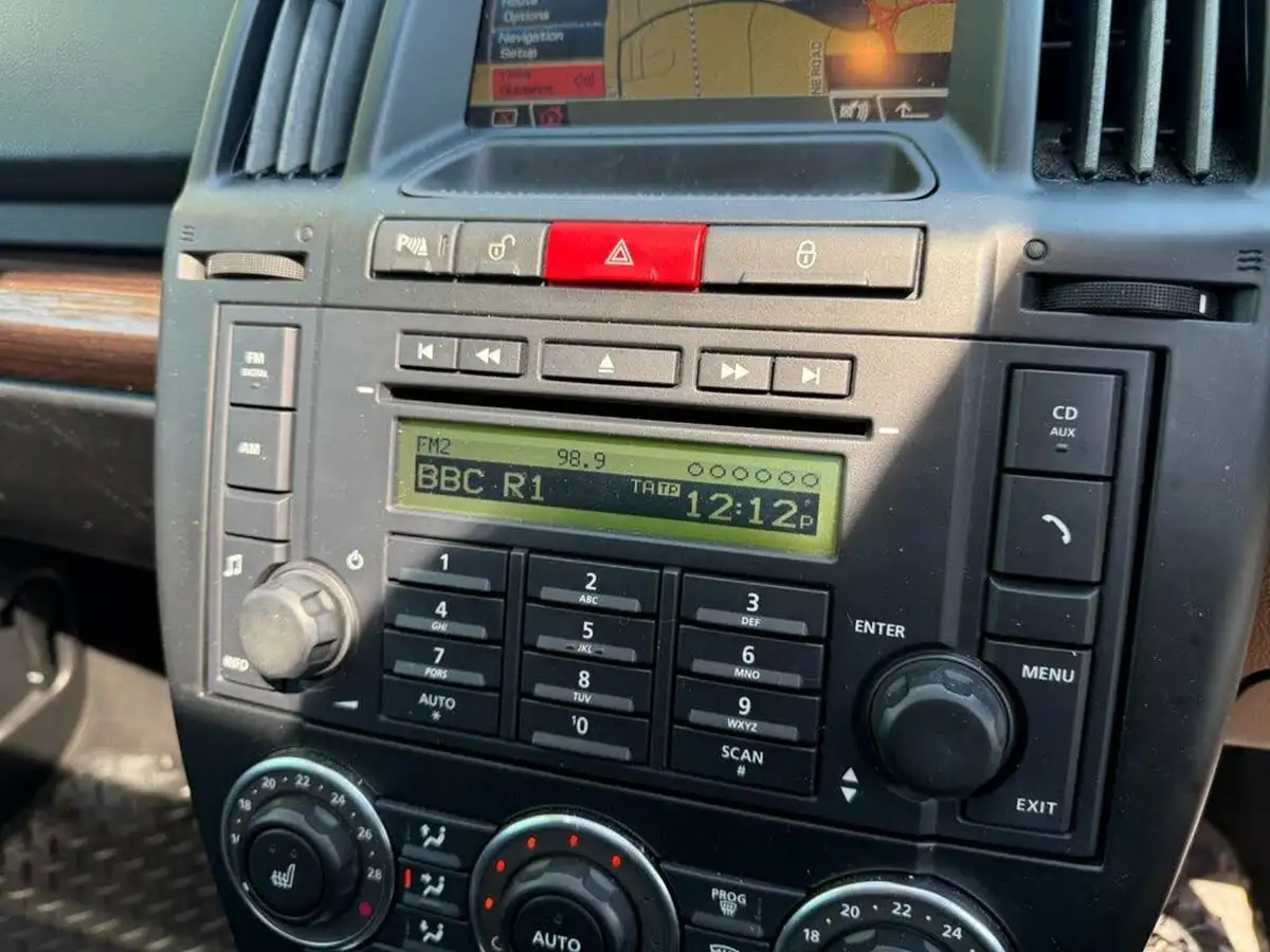 2010-land-rover-freelander-2-22sd4-hse-big-24