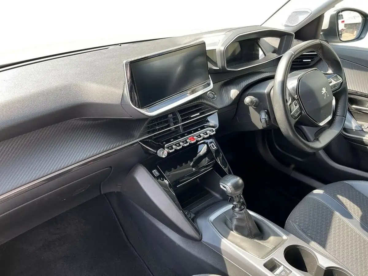 2020-peugeot-2008-suv-12-puretech-allure-premium-100bhp-big-6