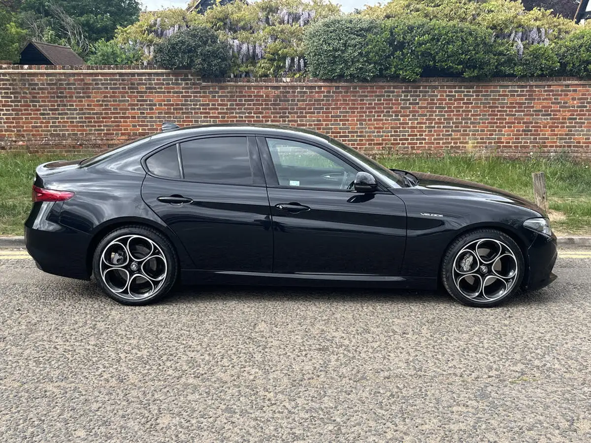2022-alfa-romeo-giulia-20-veloce-big-7