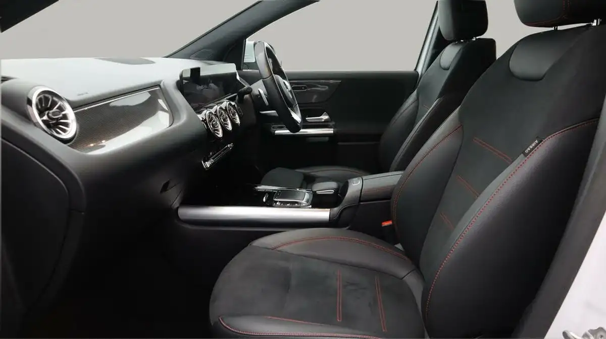 2022-mercedes-benz-gla-class-13-gla-180-amg-line-premium-big-14