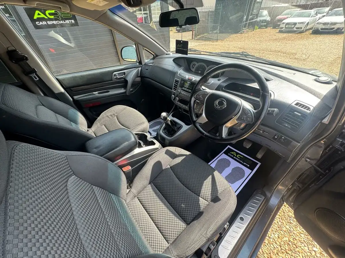 2017-kgm-ssangyong-turismo-22td-se-big-21