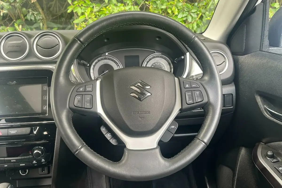 2022-suzuki-vitara-15-sz5-big-11
