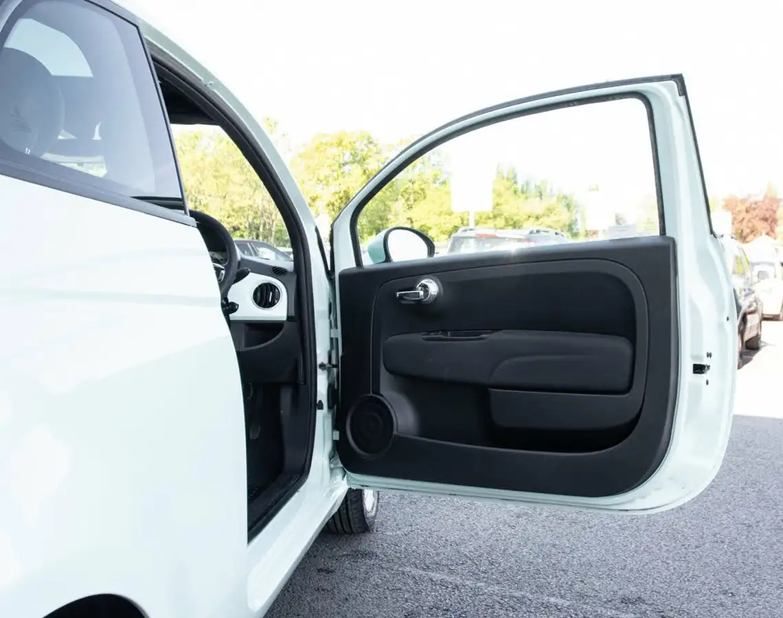 2021-fiat-500-10-lounge-big-13