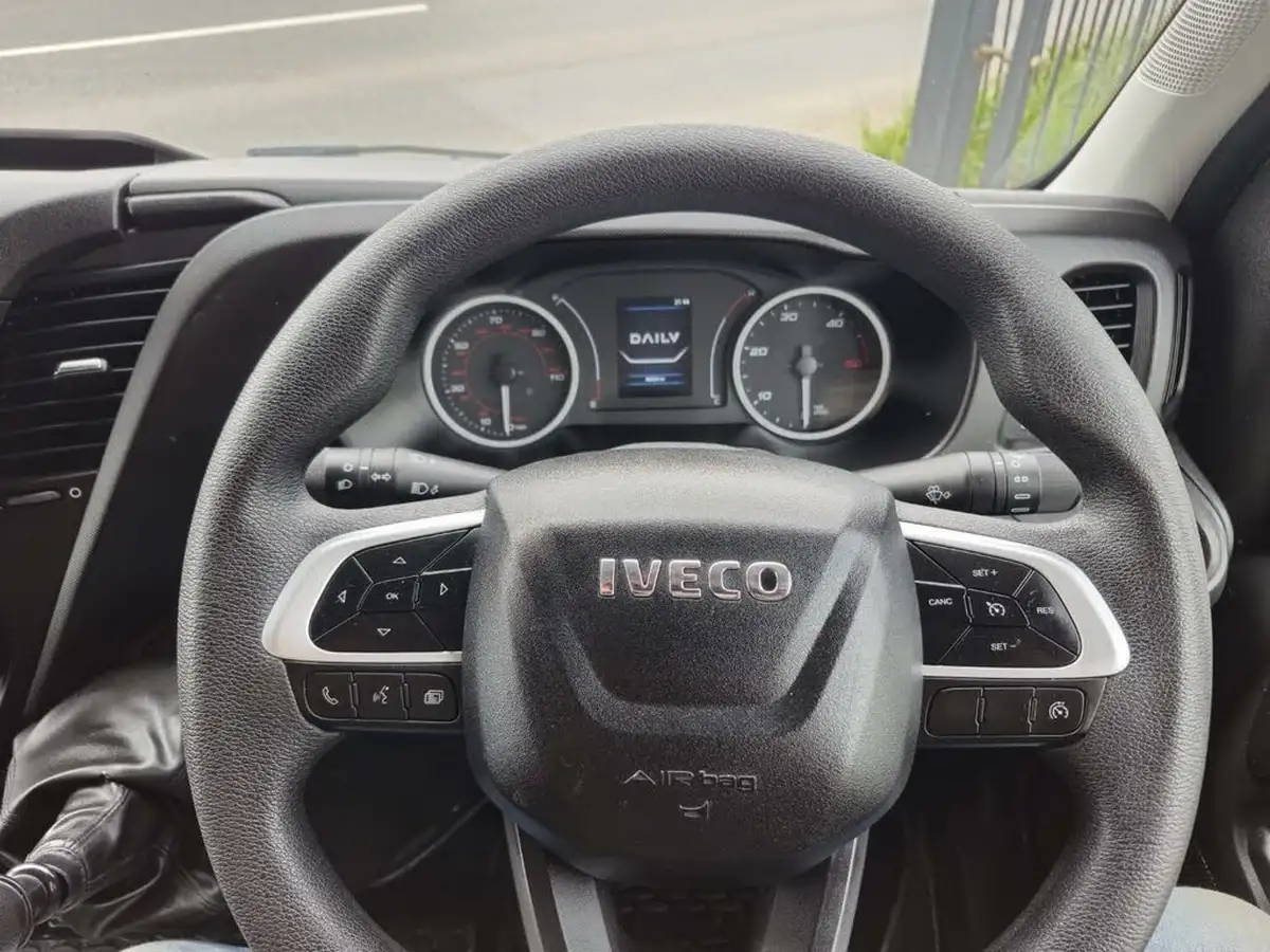 2021-iveco-daily-s-class-23td-35s14h-3000-big-12