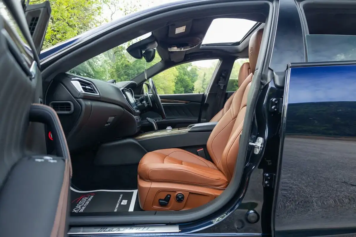 2020-maserati-ghibli-30td-gransport-big-42