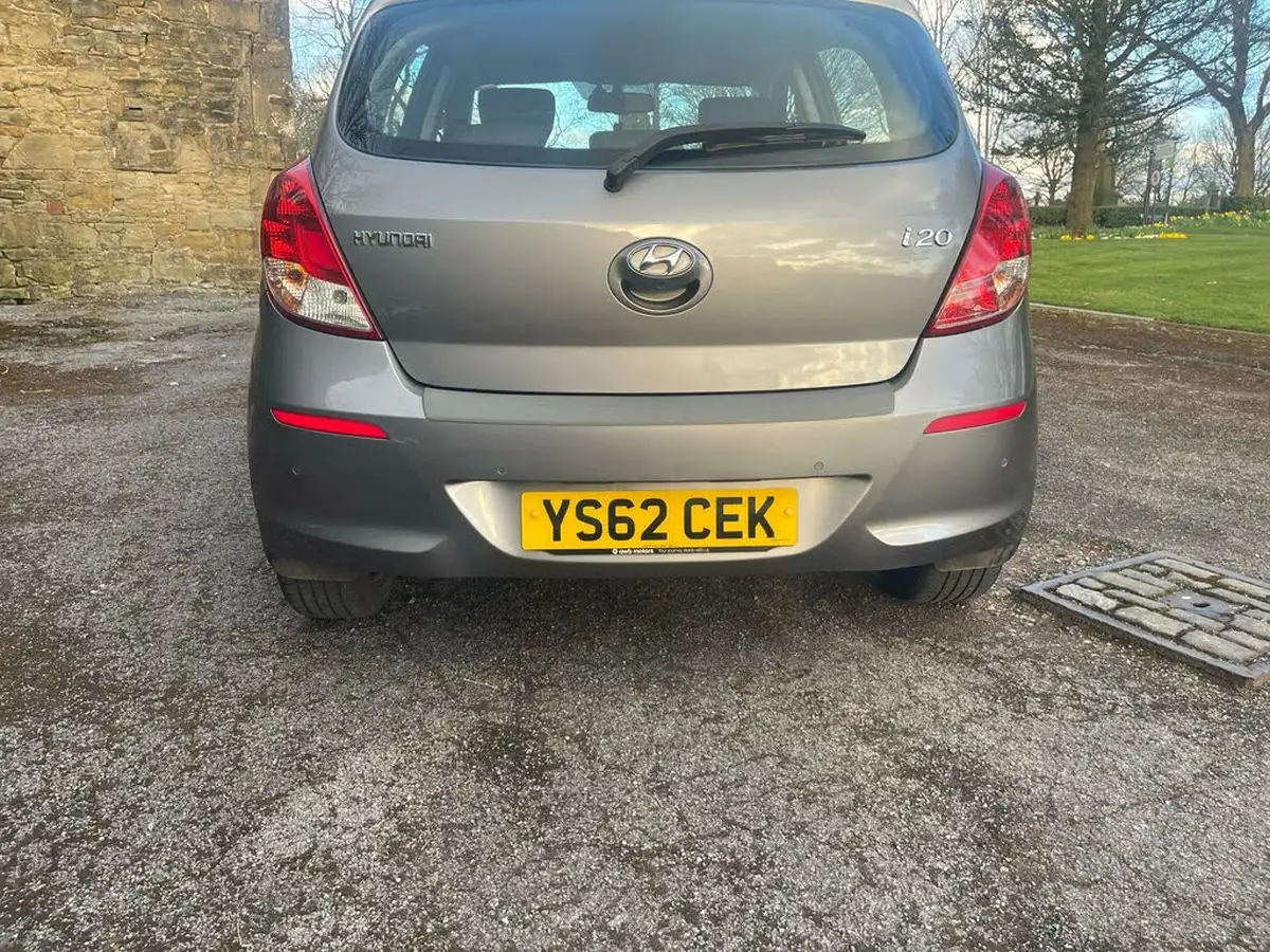 2012-hyundai-i20-14-style-99bhp-big-47