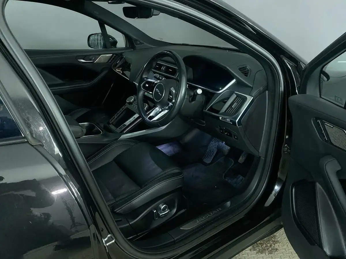 2021-jaguar-i-pace-ev400-black-big-14