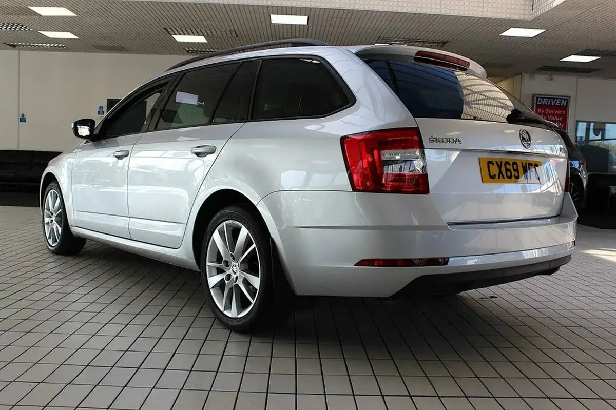 2019-skoda-octavia-20tdi-se-l-estate-big-13