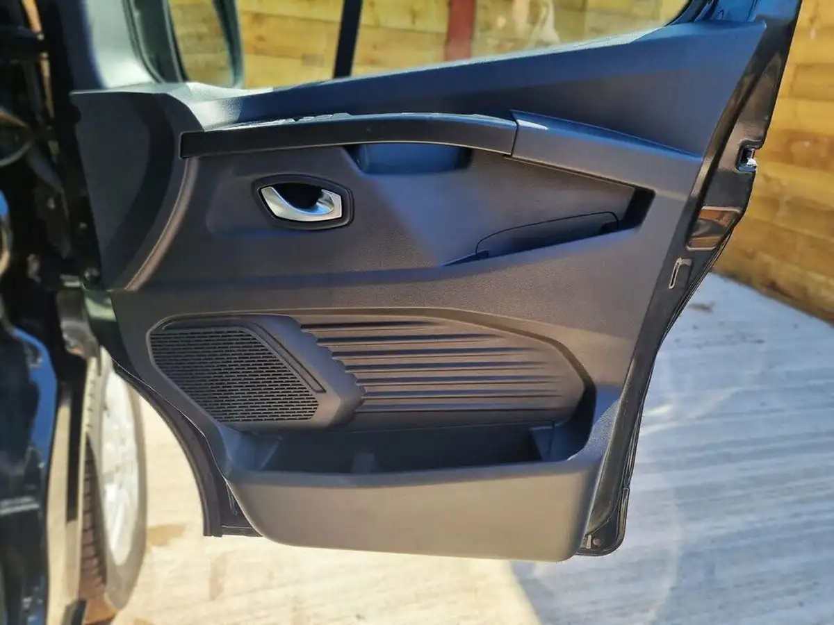 2023-renault-trafic-passenger-20-blue-dci-ll30-170-sport-big-19