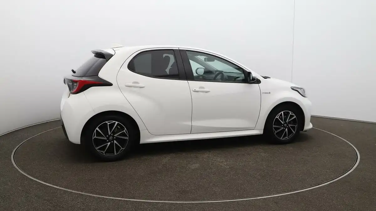 2021-toyota-yaris-15-vvt-i-design-big-45