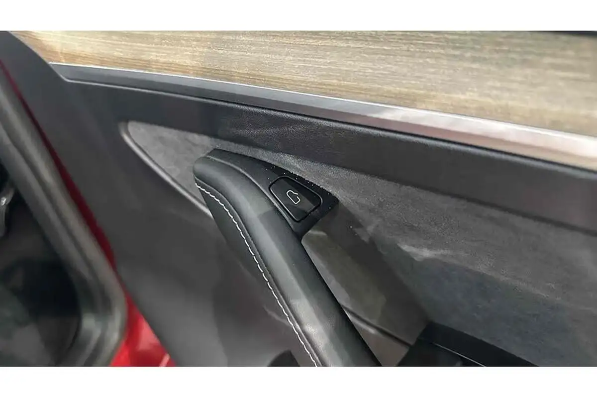 2022-tesla-model-y-e-long-range-big-30