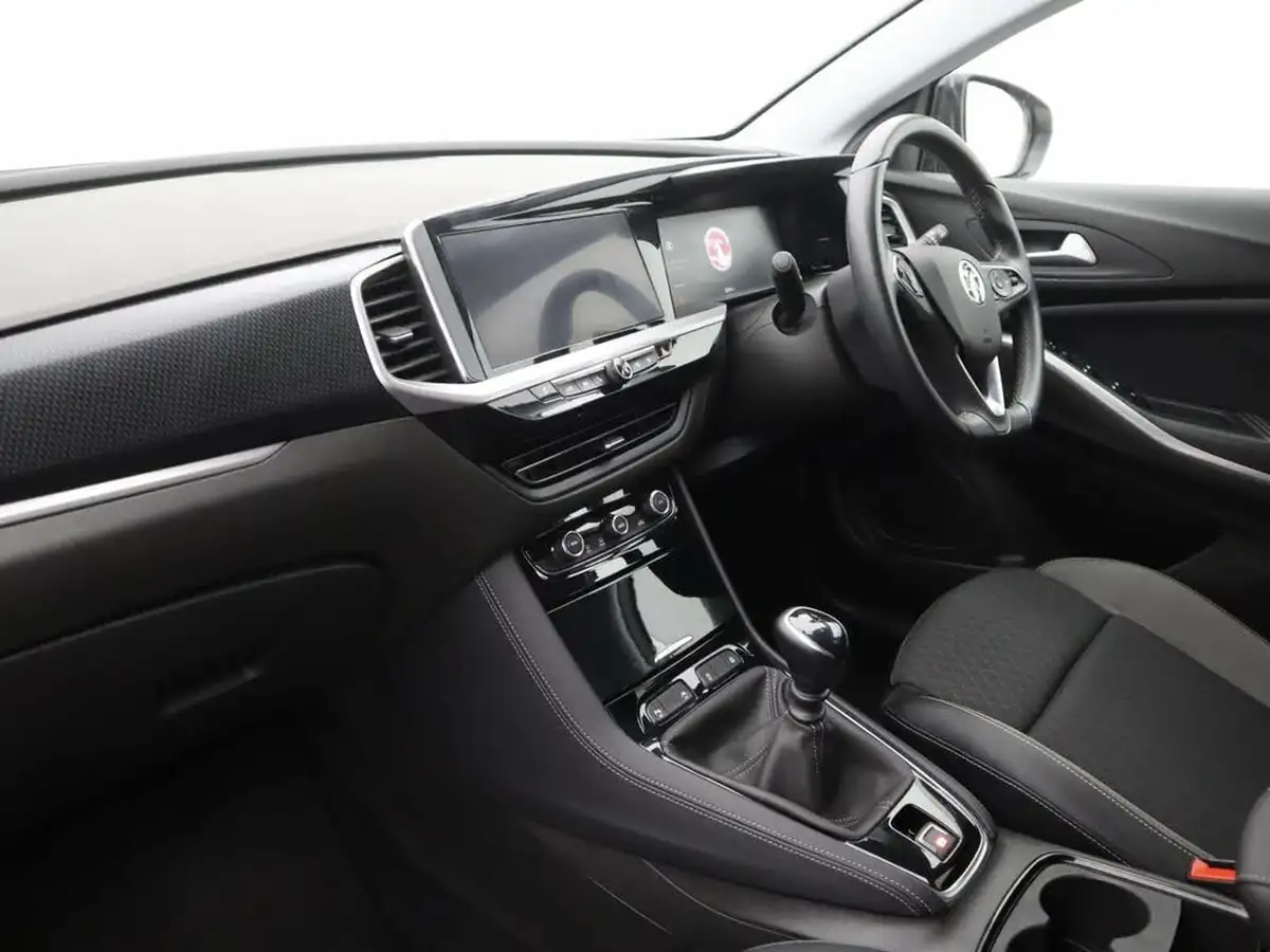 2022-vauxhall-grandland-12-sri-big-8