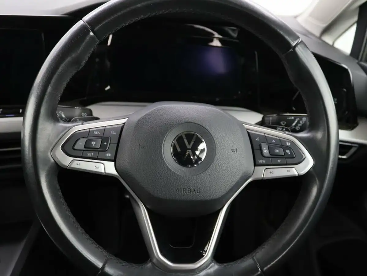 2021-volkswagen-golf-10-etsi-life-hatchback-big-15