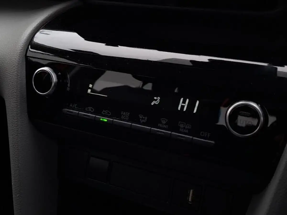 2022-toyota-yaris-cross-15-vvt-i-icon-big-12