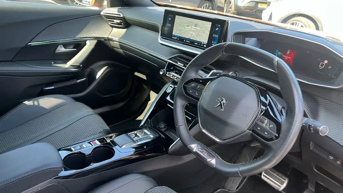 2023-peugeot-2008-suv-12-puretech-gt-130bhp-station-wagon-eat8-big-10