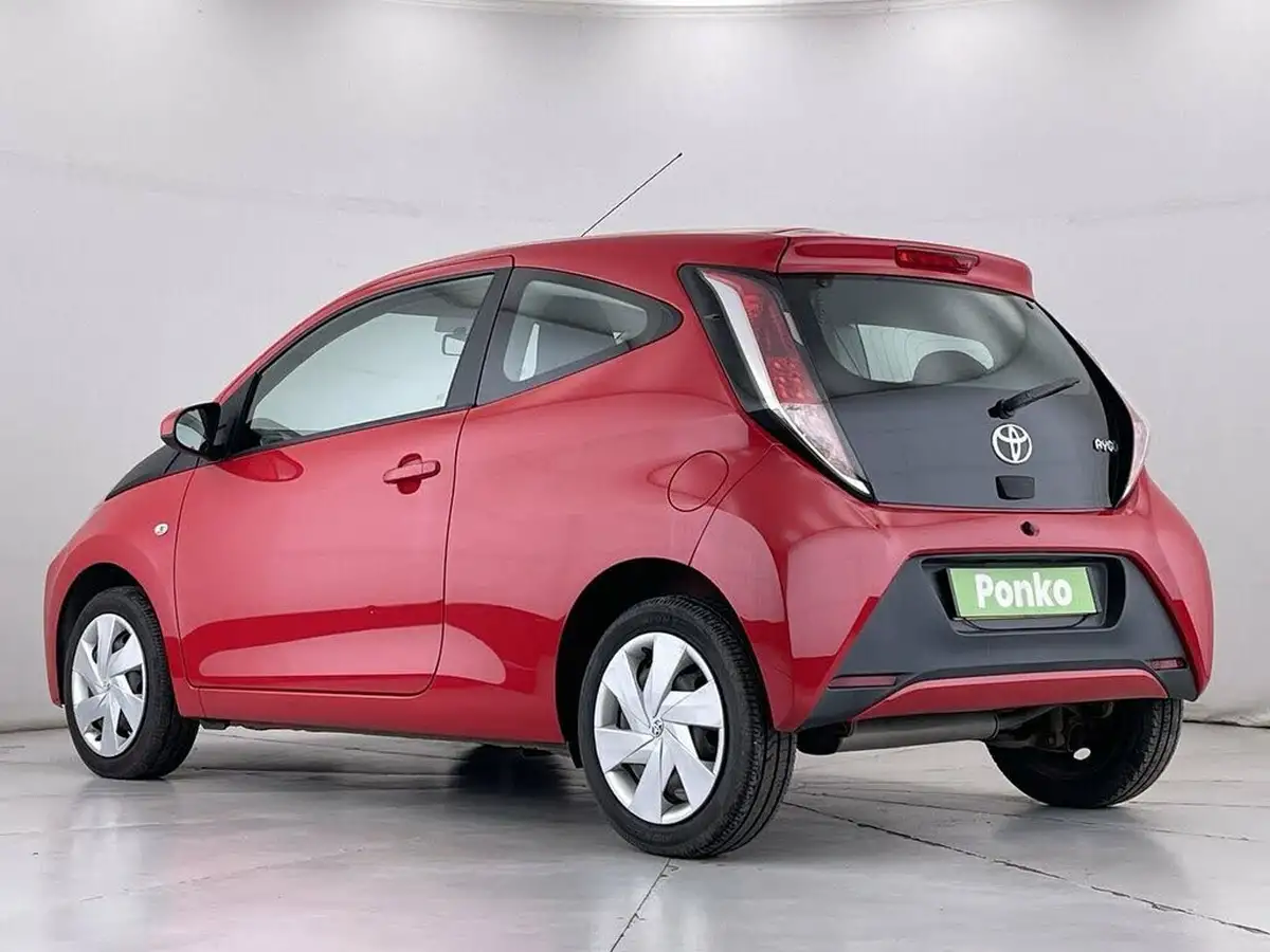2015-toyota-aygo-10-vvt-i-x-play-3d-big-2