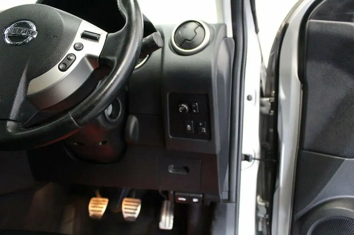 2013-nissan-qashqai2-15td-360-big-39