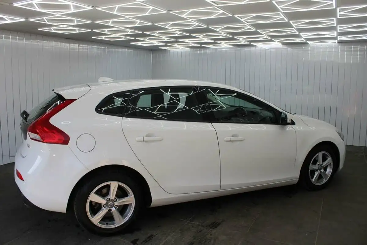 2013-volvo-v40-16-t2-es-big-5