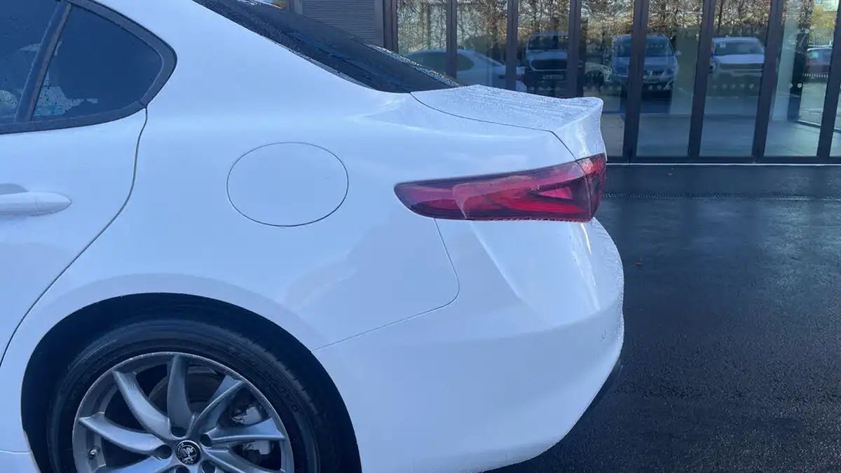 2022-alfa-romeo-giulia-20-sprint-197bhp-big-33