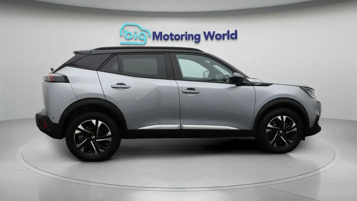2022-peugeot-2008-suv-12-puretech-gt-big-8