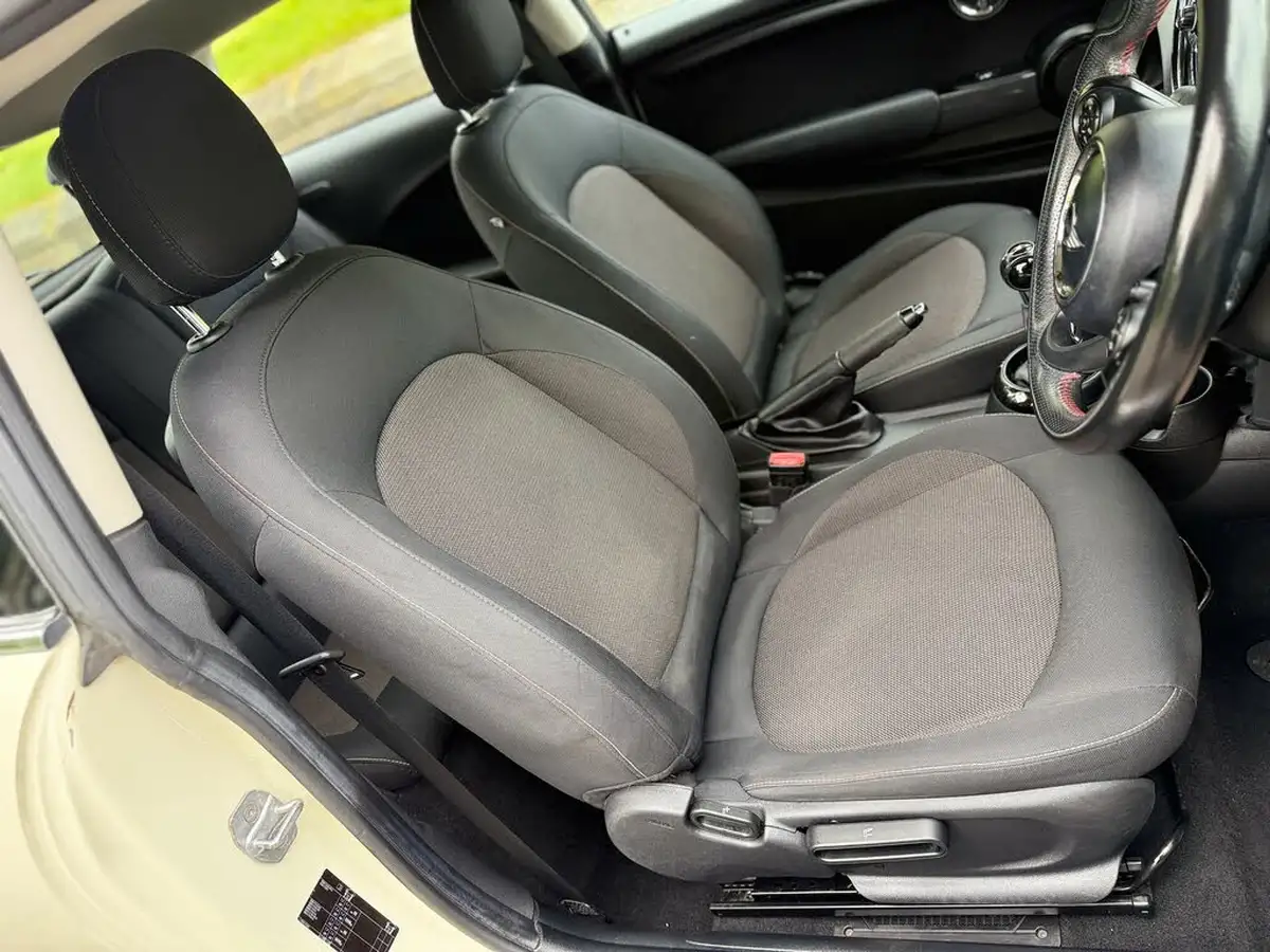 2015-mini-cooper-12-one-ss-3d-big-35